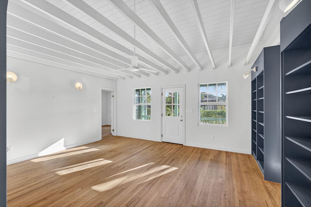 Под контрактом: $650,000 (3 спален, 2 ванн, 1294 Квадратных фут)