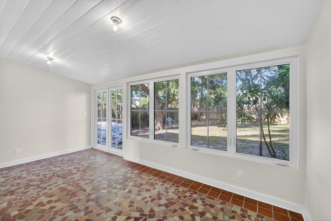 Под контрактом: $650,000 (3 спален, 2 ванн, 1294 Квадратных фут)