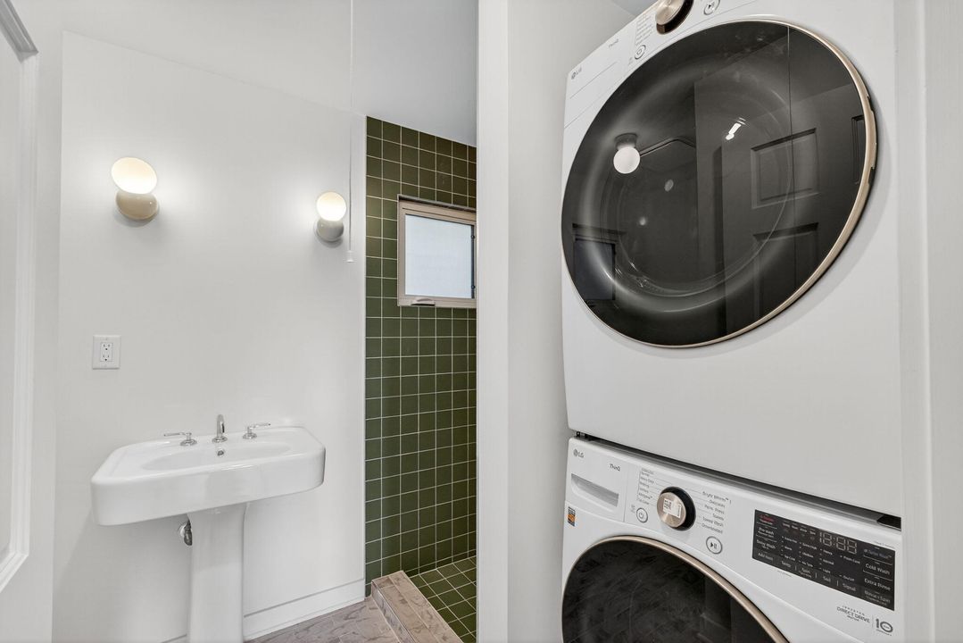 Под контрактом: $650,000 (3 спален, 2 ванн, 1294 Квадратных фут)