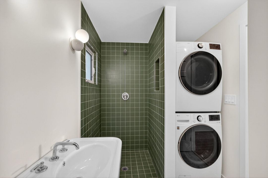 Под контрактом: $650,000 (3 спален, 2 ванн, 1294 Квадратных фут)