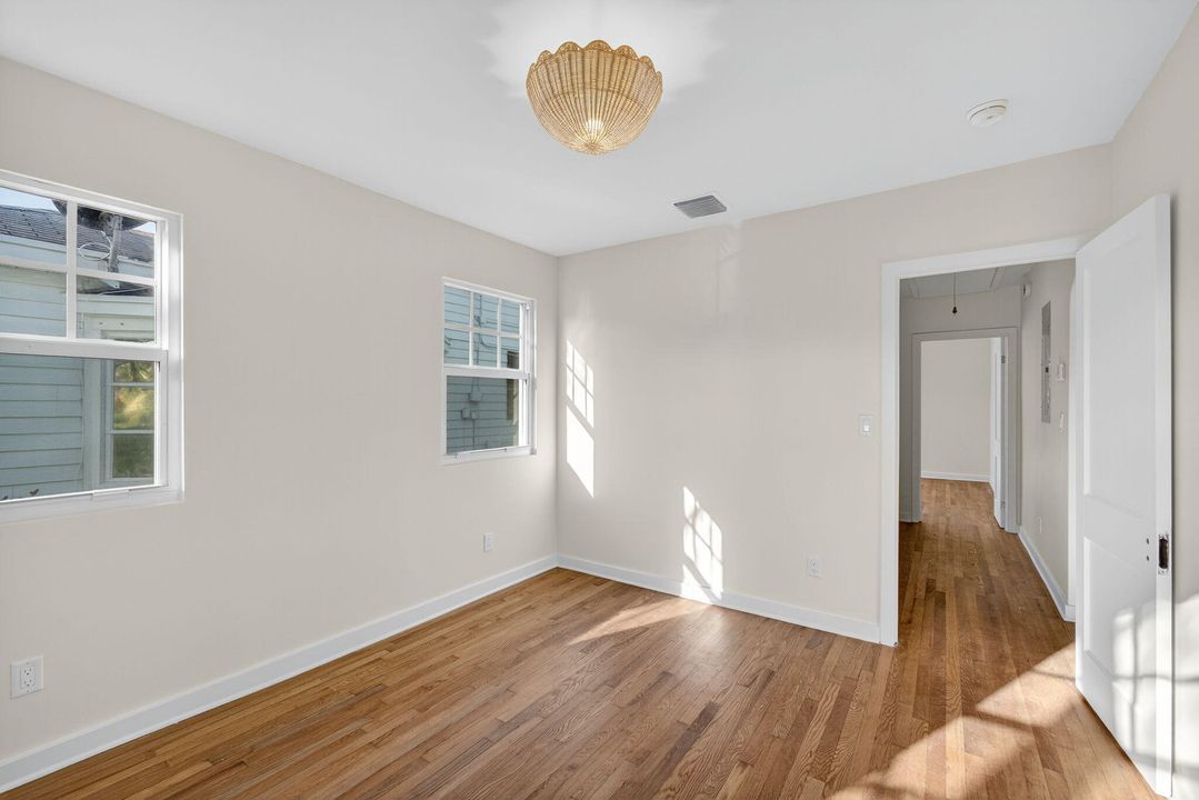 Под контрактом: $650,000 (3 спален, 2 ванн, 1294 Квадратных фут)