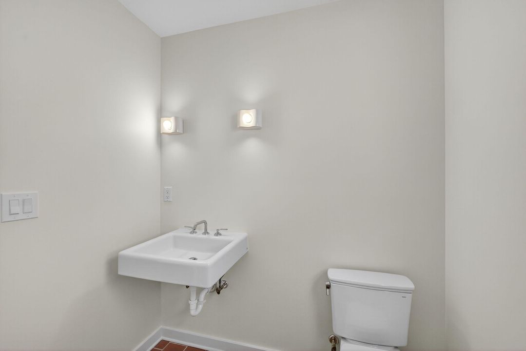 Под контрактом: $650,000 (3 спален, 2 ванн, 1294 Квадратных фут)