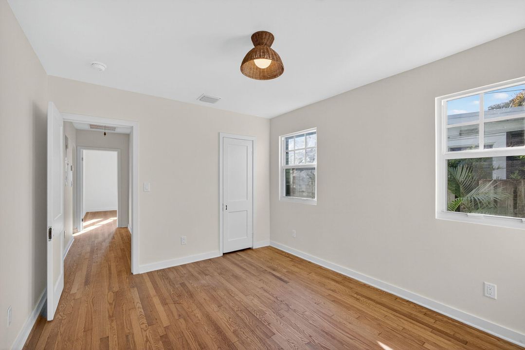 Под контрактом: $650,000 (3 спален, 2 ванн, 1294 Квадратных фут)