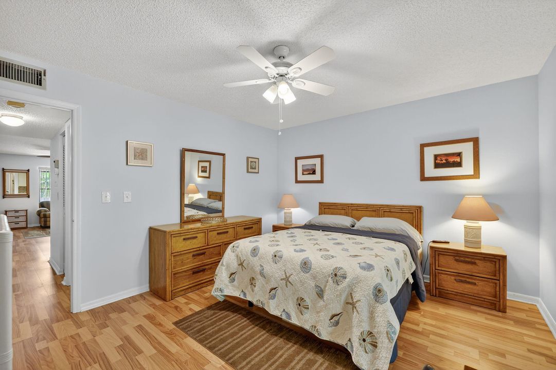 For Sale: $155,000 (1 beds, 1 baths, 697 Square Feet)