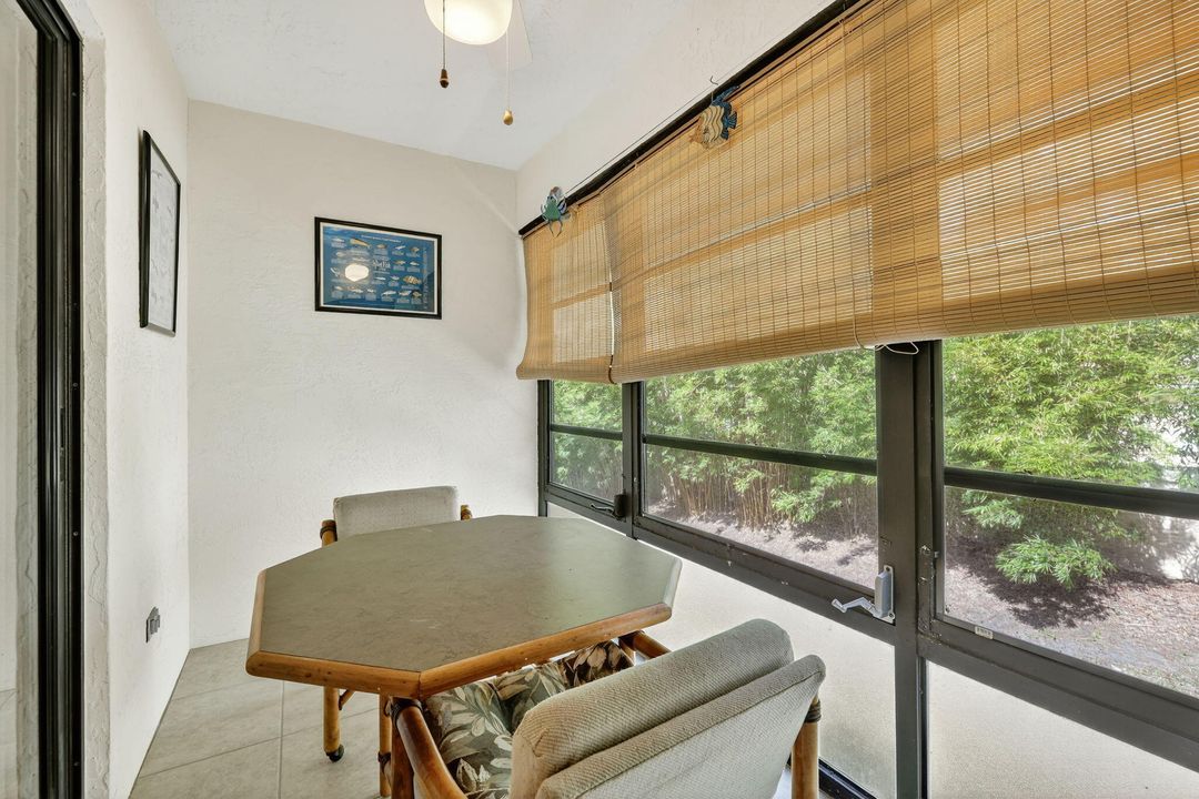 For Sale: $155,000 (1 beds, 1 baths, 697 Square Feet)