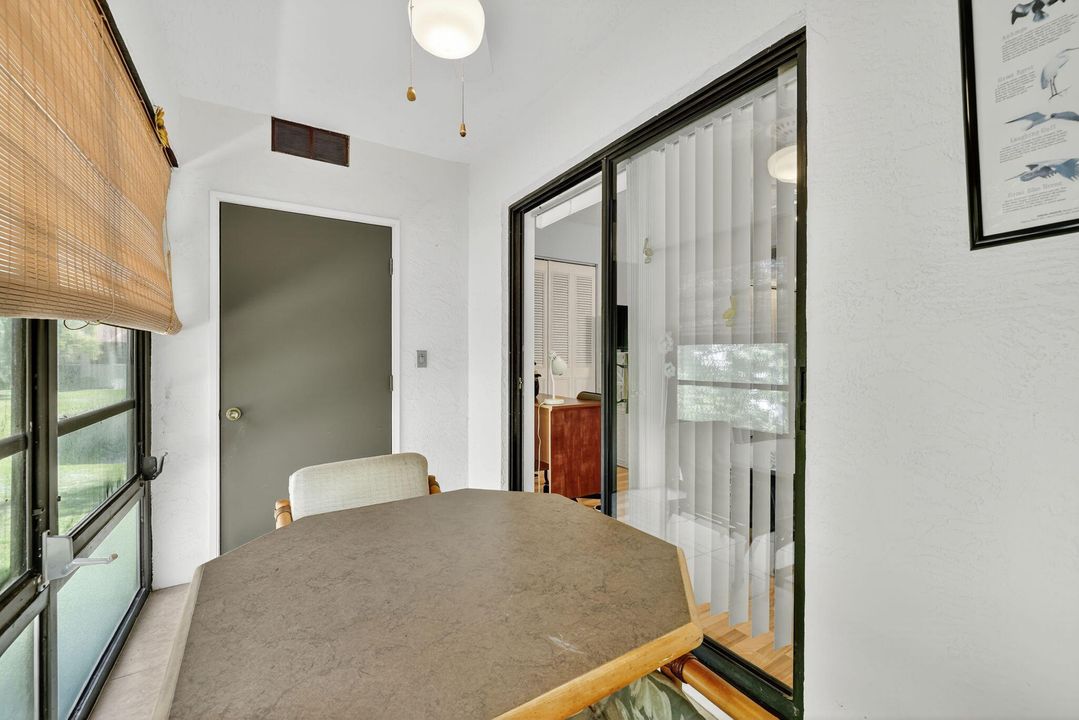 For Sale: $155,000 (1 beds, 1 baths, 697 Square Feet)