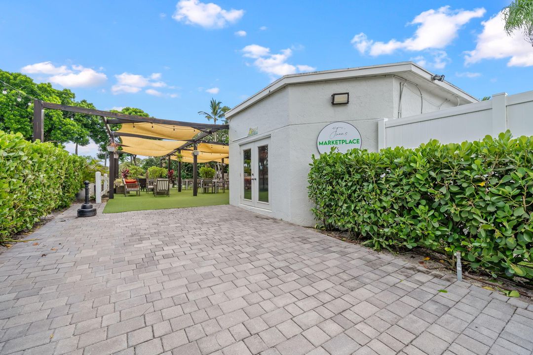 For Rent: $15,000 (3 beds, 2 baths, 2177 Square Feet)