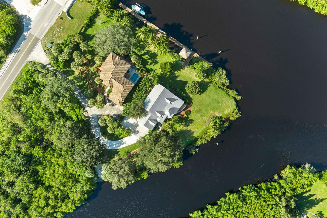 Под контрактом: $1,795,000 (4 спален, 2 ванн, 3300 Квадратных фут)