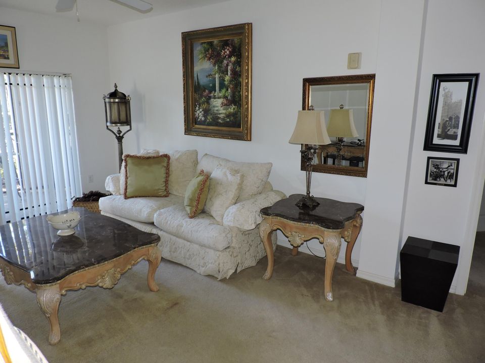 出租: $2,400 (2 贝兹, 2 浴室, 1070 平方英尺)