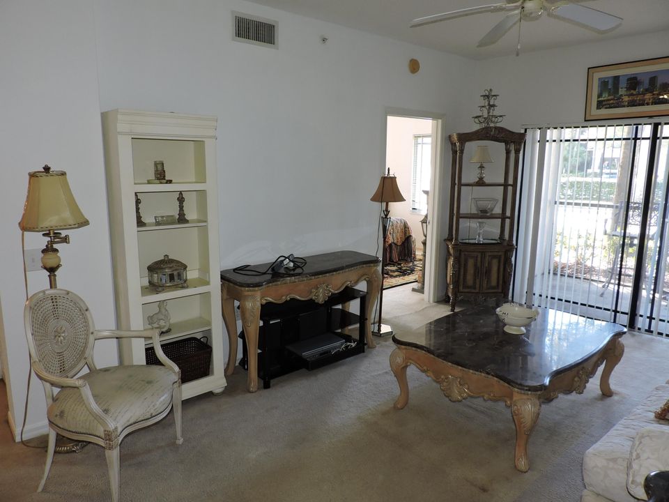 出租: $2,400 (2 贝兹, 2 浴室, 1070 平方英尺)