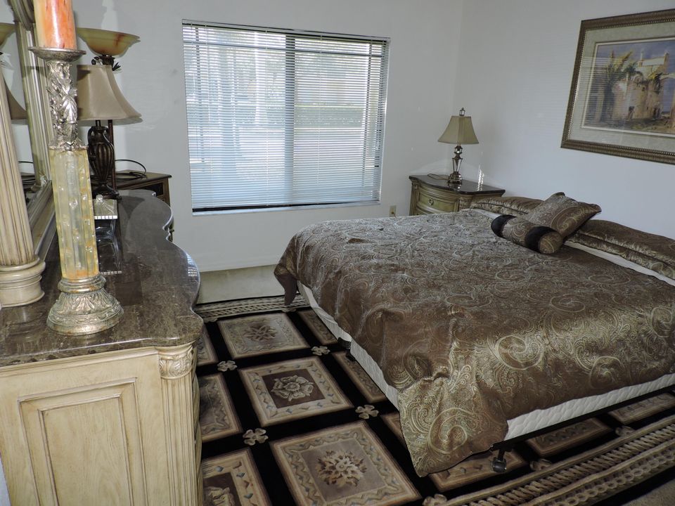 出租: $2,400 (2 贝兹, 2 浴室, 1070 平方英尺)