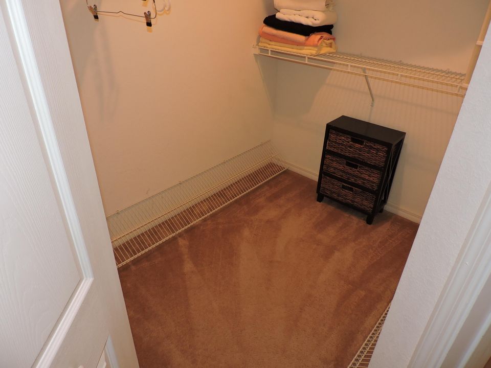 出租: $2,400 (2 贝兹, 2 浴室, 1070 平方英尺)