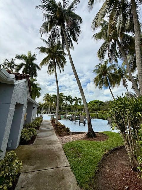 For Sale: $249,000 (2 beds, 1 baths, 1227 Square Feet)