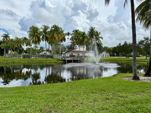 For Sale: $249,000 (2 beds, 1 baths, 1227 Square Feet)