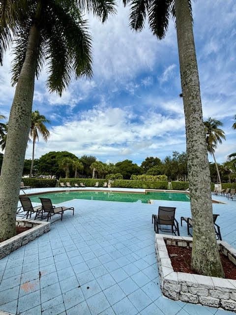 For Sale: $249,000 (2 beds, 1 baths, 1227 Square Feet)