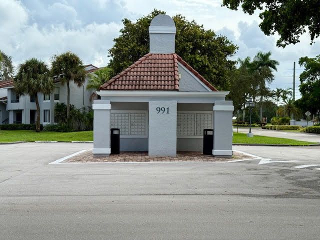 For Sale: $249,000 (2 beds, 1 baths, 1227 Square Feet)