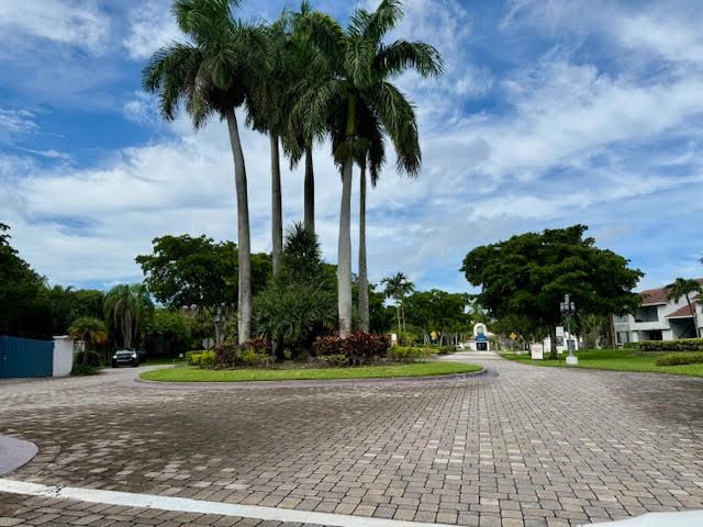 For Sale: $249,000 (2 beds, 1 baths, 1227 Square Feet)