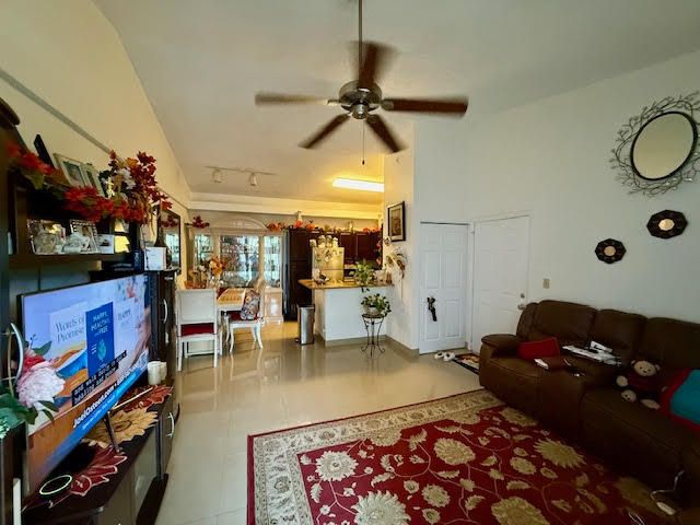 For Sale: $249,000 (2 beds, 1 baths, 1227 Square Feet)
