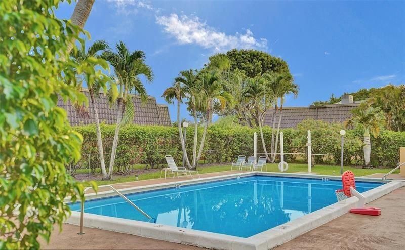 Active With Contract: $2,850 (2 beds, 2 baths, 1208 Square Feet)