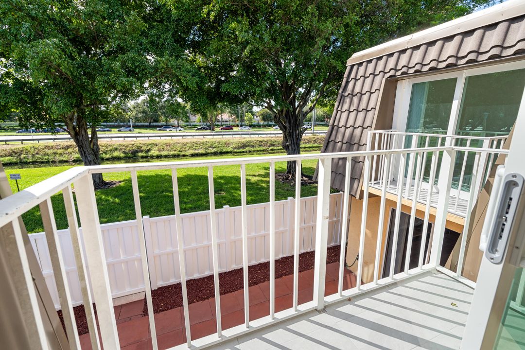Active With Contract: $2,850 (2 beds, 2 baths, 1208 Square Feet)