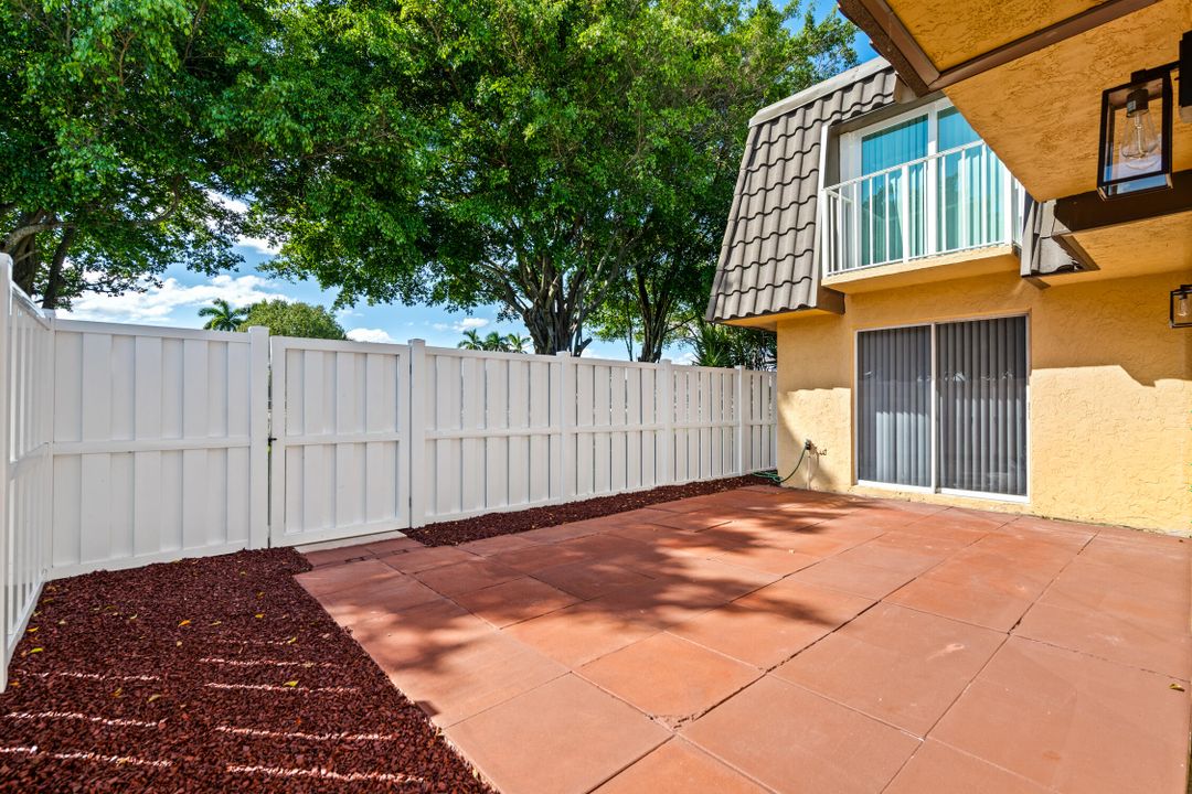 Active With Contract: $2,850 (2 beds, 2 baths, 1208 Square Feet)