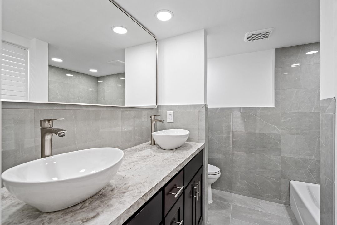 Active With Contract: $2,850 (2 beds, 2 baths, 1208 Square Feet)