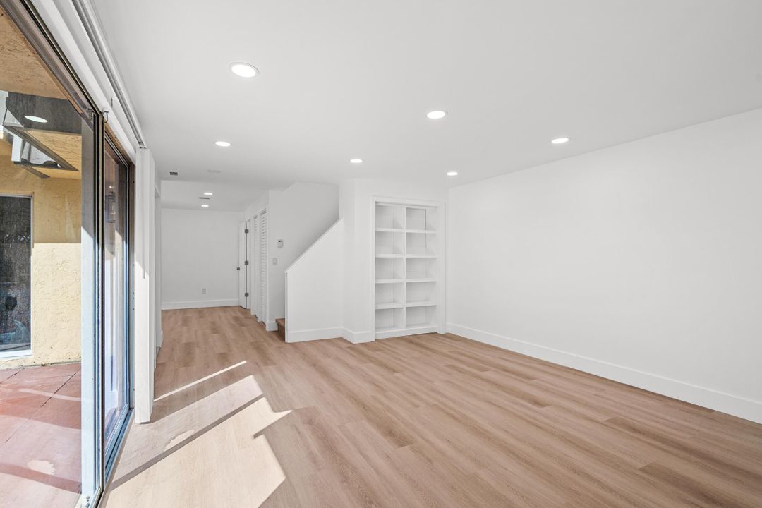 Active With Contract: $2,850 (2 beds, 2 baths, 1208 Square Feet)