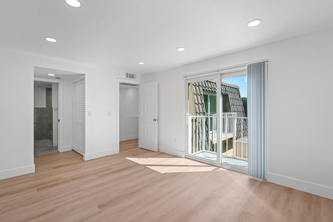 Active With Contract: $2,850 (2 beds, 2 baths, 1208 Square Feet)