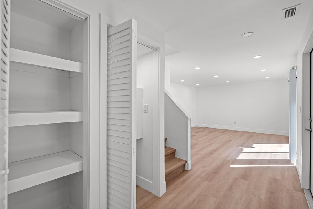 Active With Contract: $2,850 (2 beds, 2 baths, 1208 Square Feet)