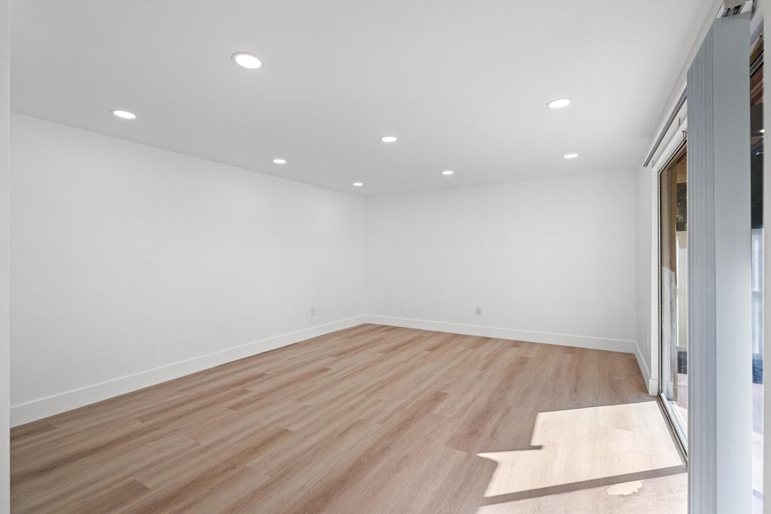 Active With Contract: $2,850 (2 beds, 2 baths, 1208 Square Feet)