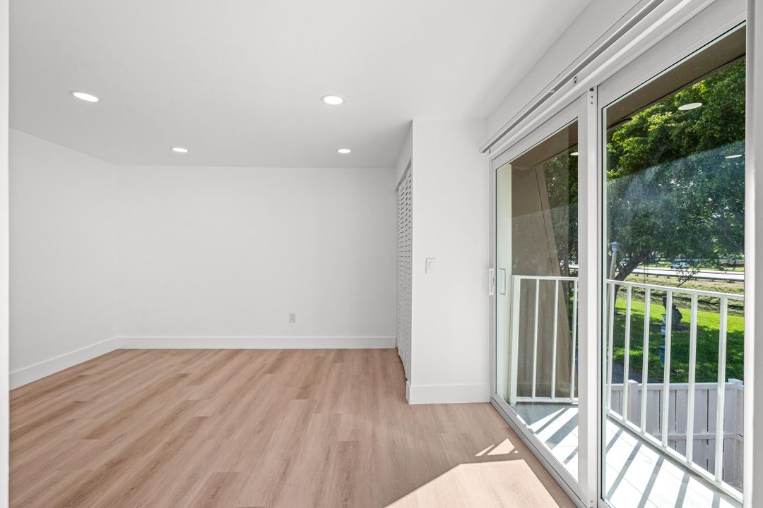 Active With Contract: $2,850 (2 beds, 2 baths, 1208 Square Feet)