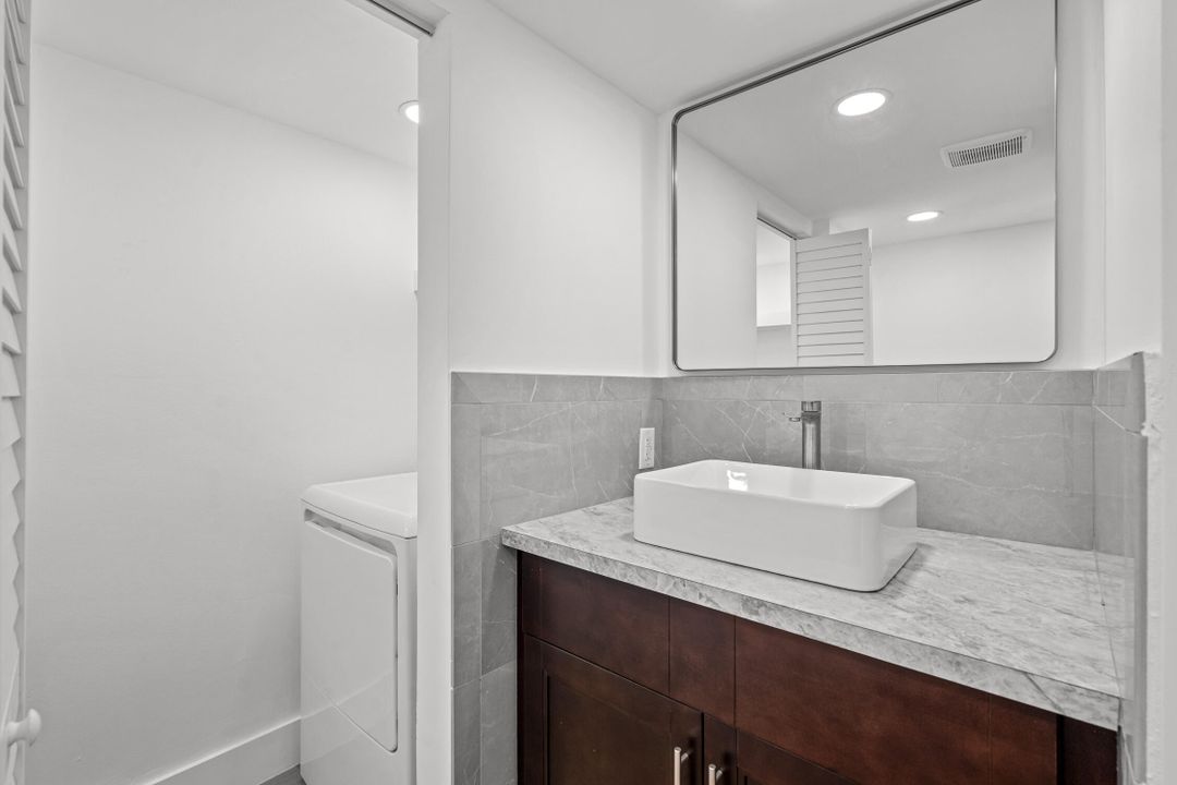 Active With Contract: $2,850 (2 beds, 2 baths, 1208 Square Feet)
