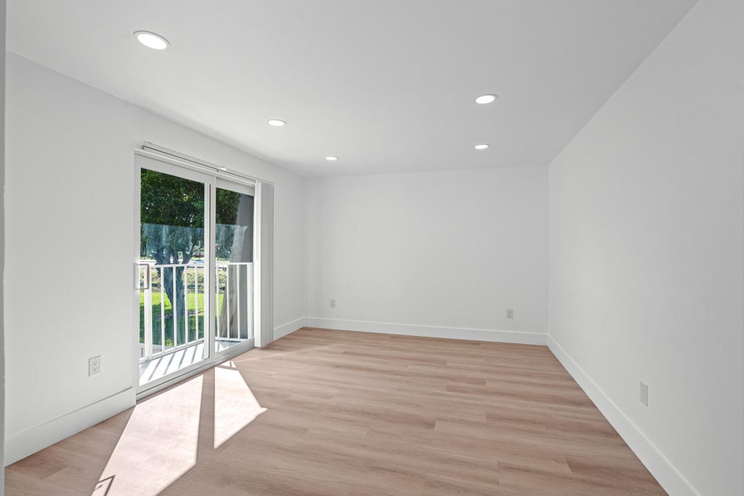 Active With Contract: $2,850 (2 beds, 2 baths, 1208 Square Feet)