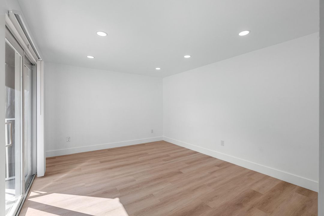 Active With Contract: $2,850 (2 beds, 2 baths, 1208 Square Feet)