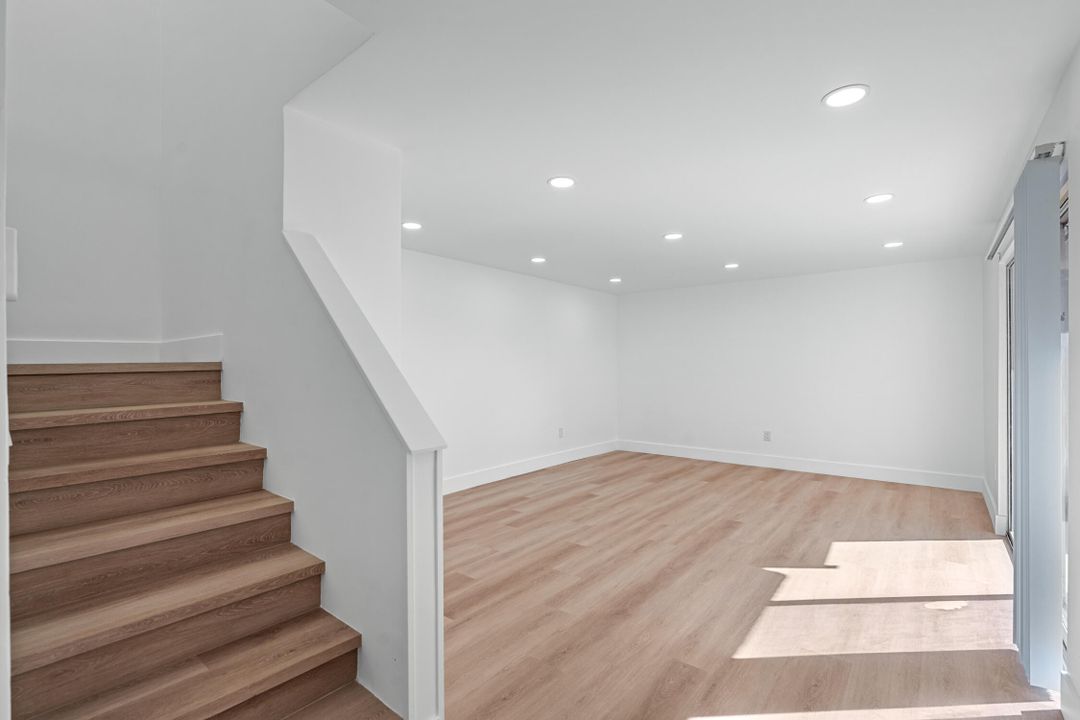 Active With Contract: $2,850 (2 beds, 2 baths, 1208 Square Feet)