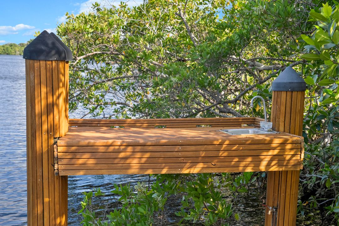 Под контрактом: $1,795,000 (4 спален, 2 ванн, 3300 Квадратных фут)