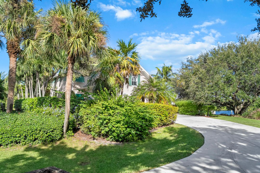 Под контрактом: $1,795,000 (4 спален, 2 ванн, 3300 Квадратных фут)