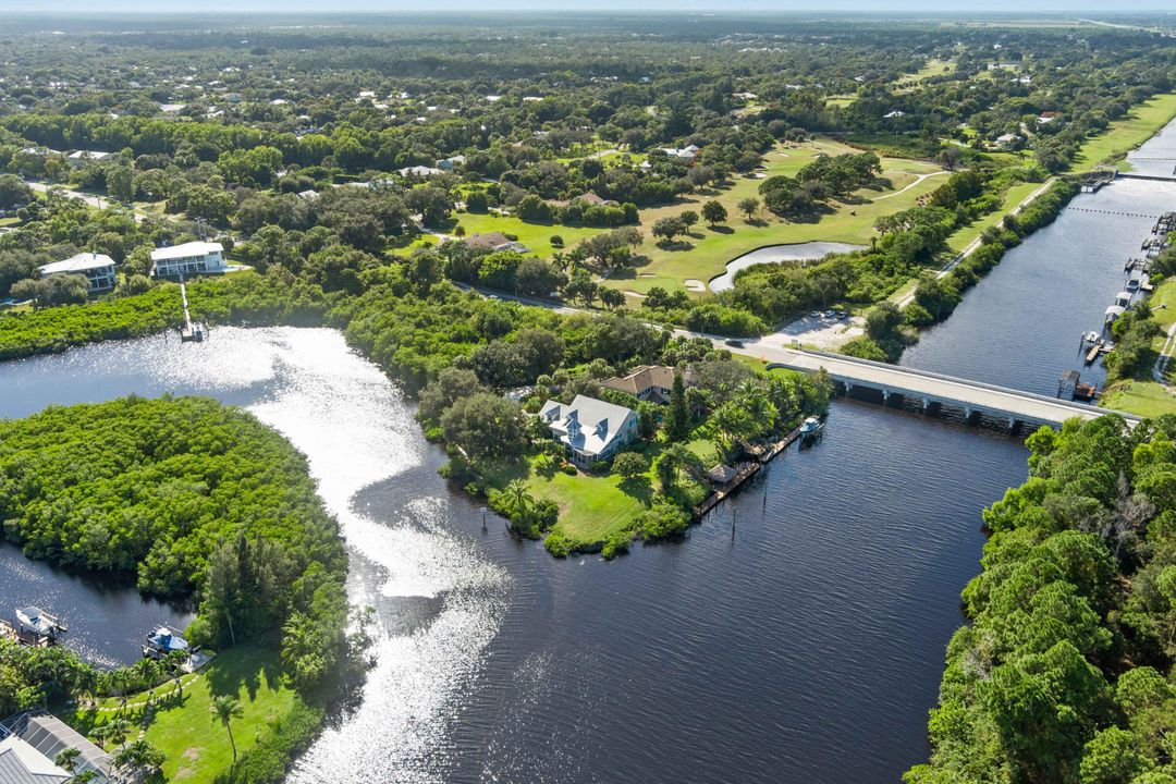 Под контрактом: $1,795,000 (4 спален, 2 ванн, 3300 Квадратных фут)