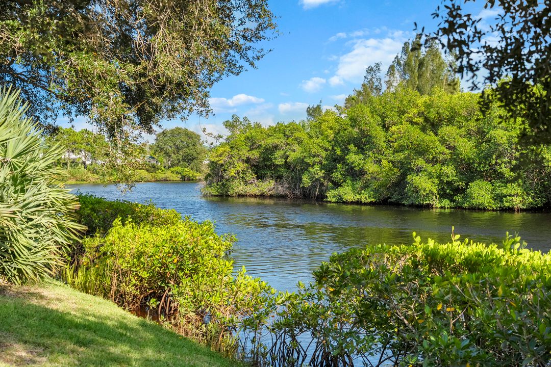 Под контрактом: $1,795,000 (4 спален, 2 ванн, 3300 Квадратных фут)