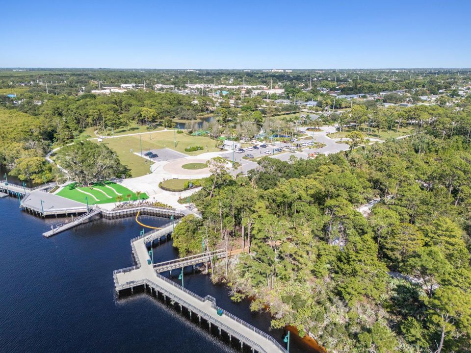 For Sale: $215,900 (2 beds, 2 baths, 1018 Square Feet)