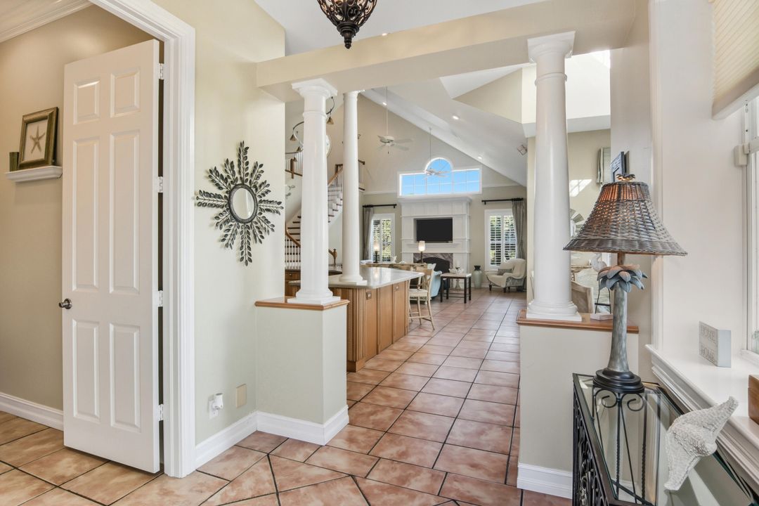 Под контрактом: $1,795,000 (4 спален, 2 ванн, 3300 Квадратных фут)