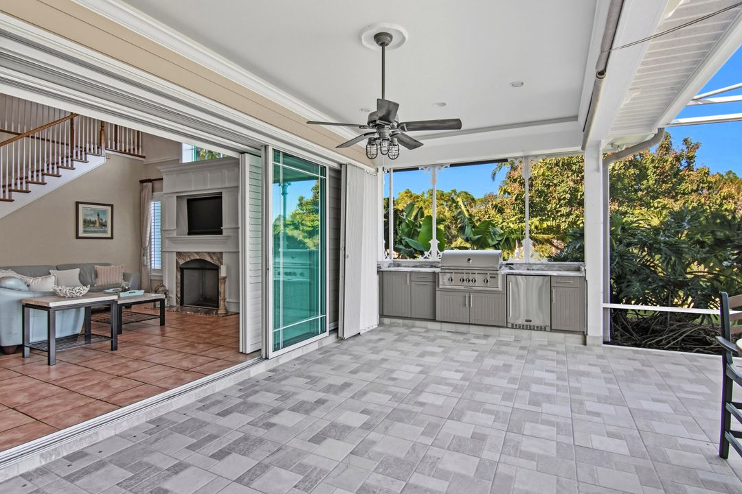 Под контрактом: $1,795,000 (4 спален, 2 ванн, 3300 Квадратных фут)