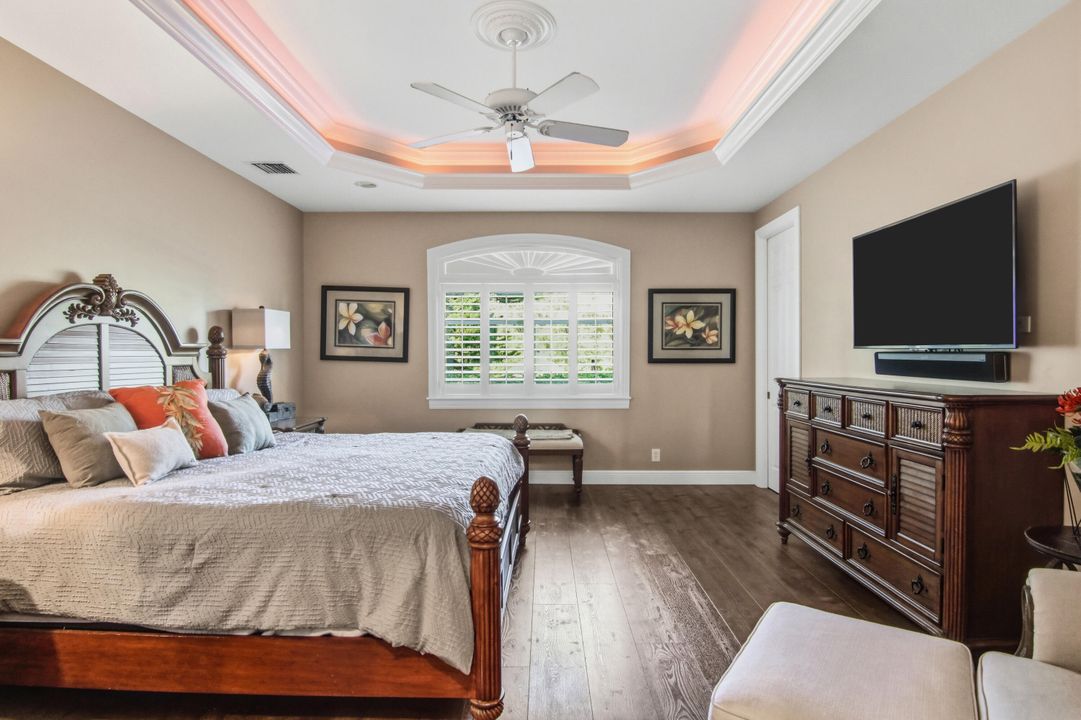 Под контрактом: $1,795,000 (4 спален, 2 ванн, 3300 Квадратных фут)