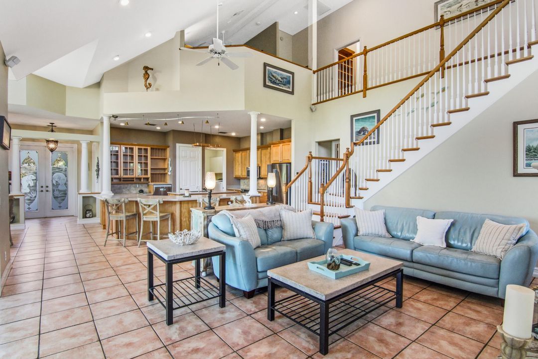 Под контрактом: $1,795,000 (4 спален, 2 ванн, 3300 Квадратных фут)