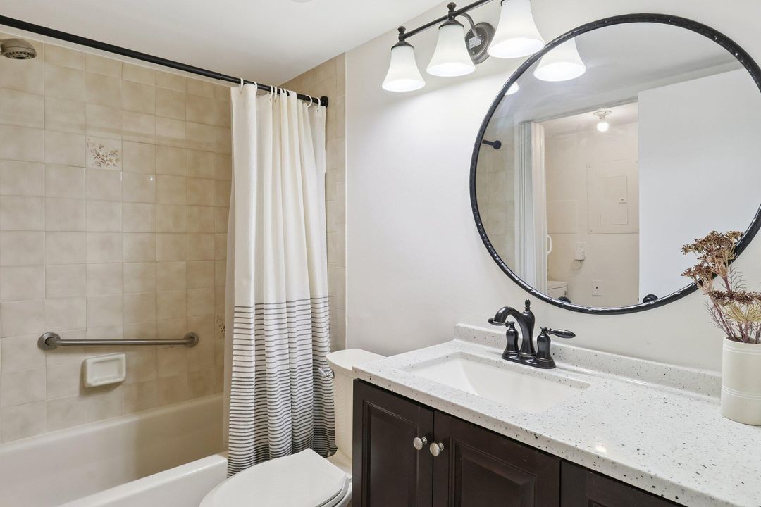 For Sale: $215,900 (2 beds, 2 baths, 1018 Square Feet)