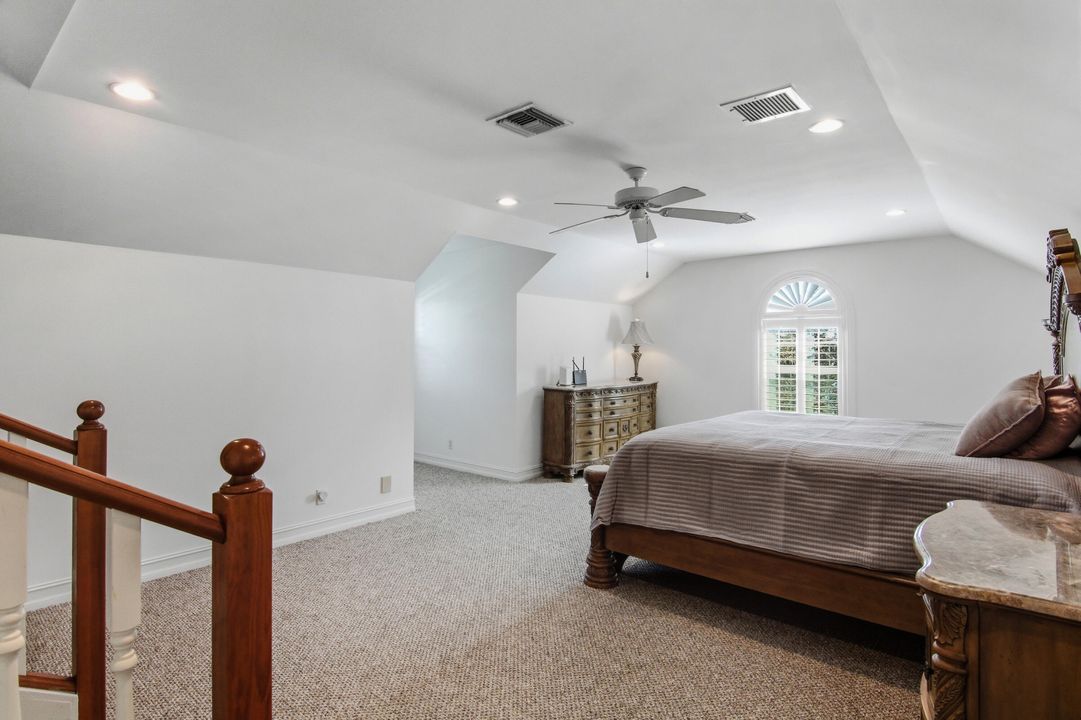 Под контрактом: $1,795,000 (4 спален, 2 ванн, 3300 Квадратных фут)