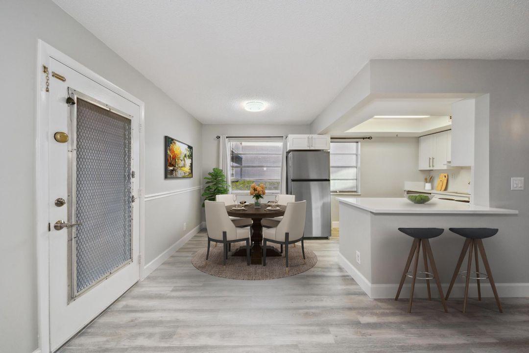 Active With Contract: $1,650 (2 beds, 2 baths, 920 Square Feet)