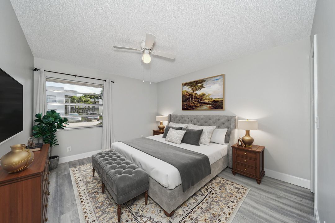 Active With Contract: $1,650 (2 beds, 2 baths, 920 Square Feet)