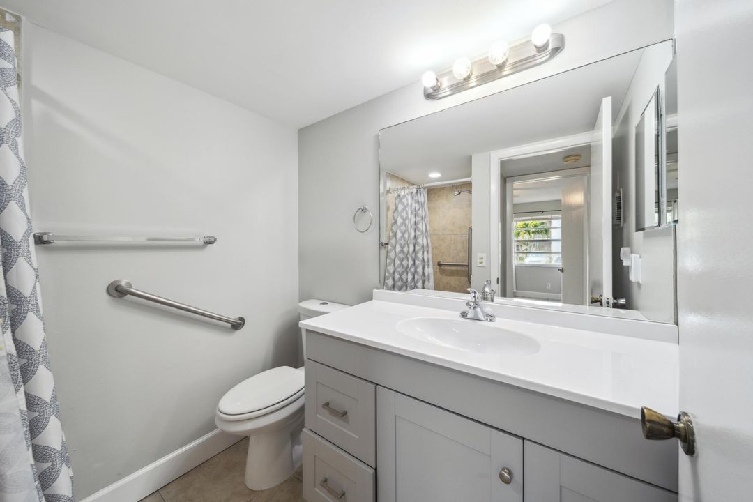 Active With Contract: $1,650 (2 beds, 2 baths, 920 Square Feet)