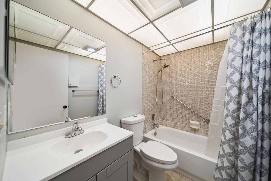 Active With Contract: $1,650 (2 beds, 2 baths, 920 Square Feet)